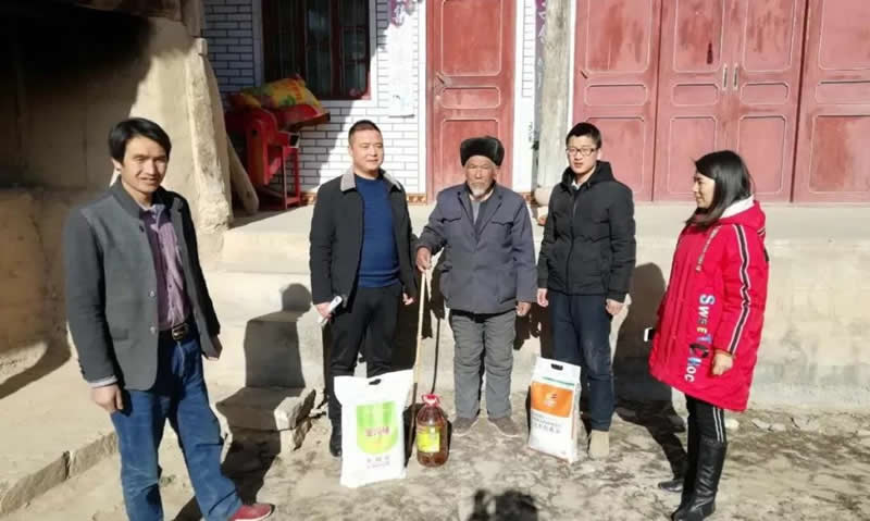 堅持精準幫扶，合力脫貧攻堅——市龍江城鄉(xiāng)發(fā)展集團、隴南太平洋財險公司聯(lián)合開展幫扶文縣橋頭鎮(zhèn)安子坡村2019年春節(jié)慰問活動