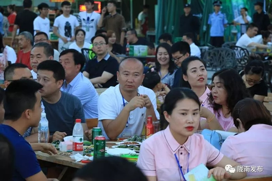 好嗨喲！隴南第一屆青島啤酒節(jié)開幕啦，為期8天