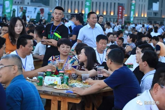 好嗨喲！隴南第一屆青島啤酒節(jié)開幕啦，為期8天