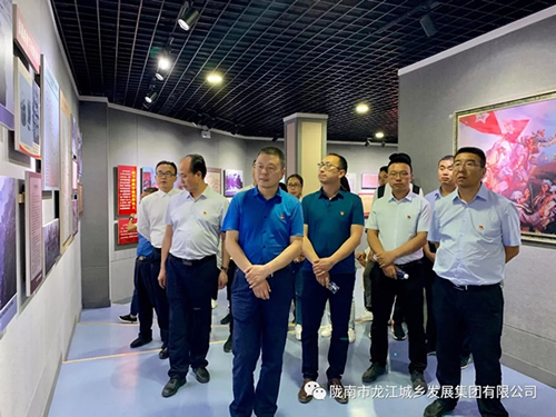 市龍江城鄉(xiāng)發(fā)展集團黨委開展“不忘初心、牢記使命”紀(jì)念建黨98周年主題黨日活動