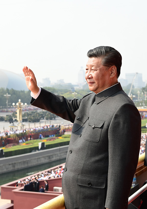 慶祝中華人民共和國成立70周年大會隆重舉行 習(xí)近平發(fā)表重要講話并檢閱受閱部隊(duì)