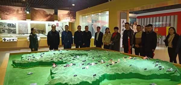 市龍江集團開展“不忘初心、牢記使命”主題黨日活動