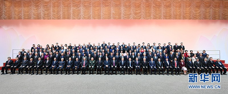 習(xí)近平會(huì)見(jiàn)澳門(mén)社會(huì)各界代表人士